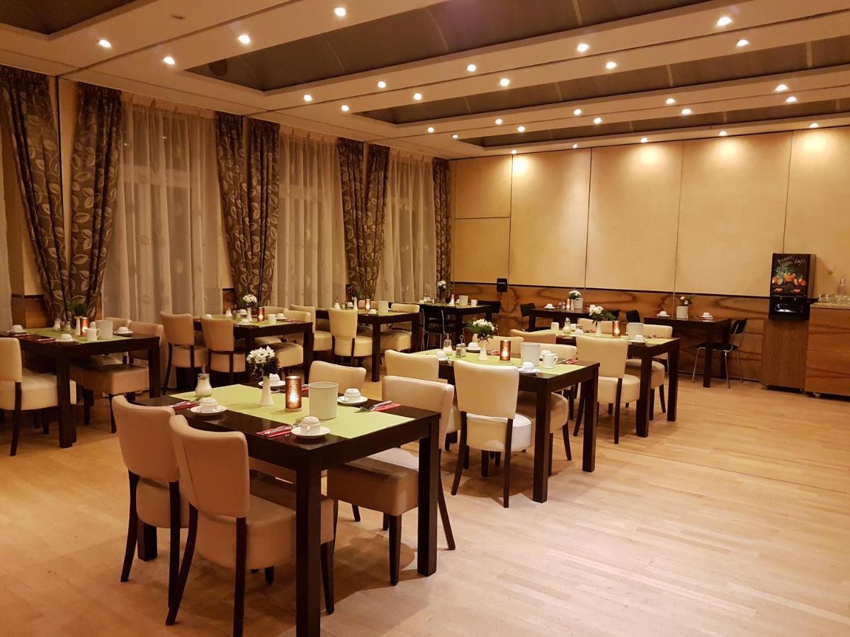 Hotel Zum Weissen Ross Delitzsch Bagian luar foto