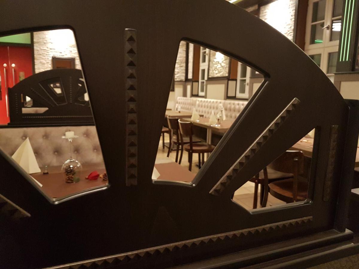Hotel Zum Weissen Ross Delitzsch Bagian luar foto
