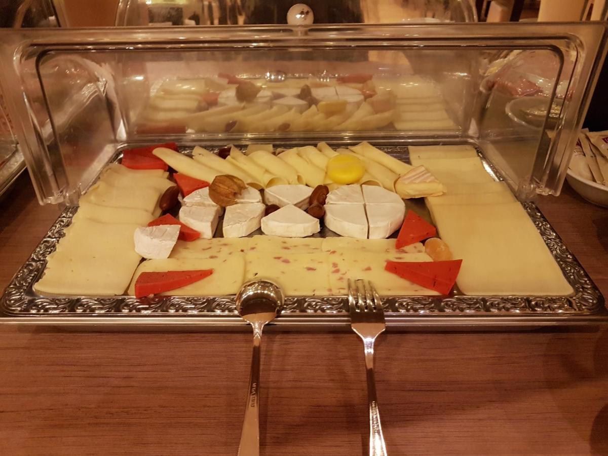 Hotel Zum Weissen Ross Delitzsch Bagian luar foto