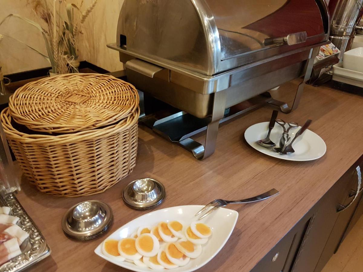 Hotel Zum Weissen Ross Delitzsch Bagian luar foto